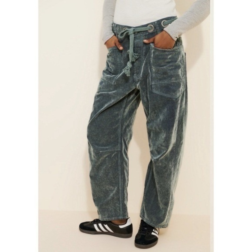 Free People Flocked Moxie Barrel Jeans Mt Green Blue Low Slung Velvet 31 NWOT - Picture 2 of 11
